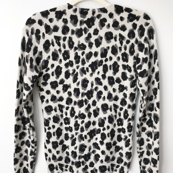 Rachel Zoe 100% Cashmere Snow Leopard Print V Neck Long Sleeve Sweater Size XS - Picture 3 of 7